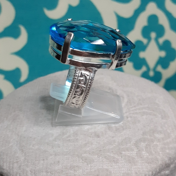 Beautiful Blue Topaz Teardrop S925 Ring - 9 gm TWp - Picture 3 of 8
